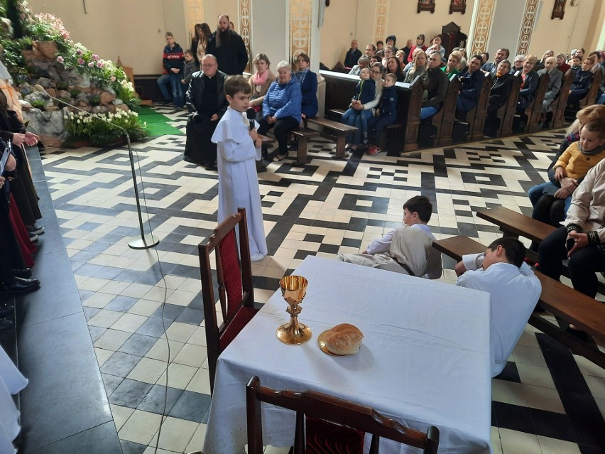 Uczniowie z Ujazdu z okazji Dnia Dobra wystawili Misterium Wielkanocne. Zobacz zdjęcia