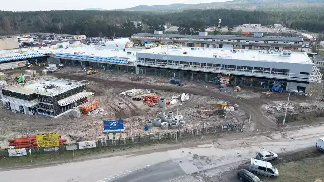 Budowa nowego parku handlowego przy ulicy Krakowskiej w Kielcach idzie w ekspresowym tempie. Zobacz zdjęcia z drona >>>