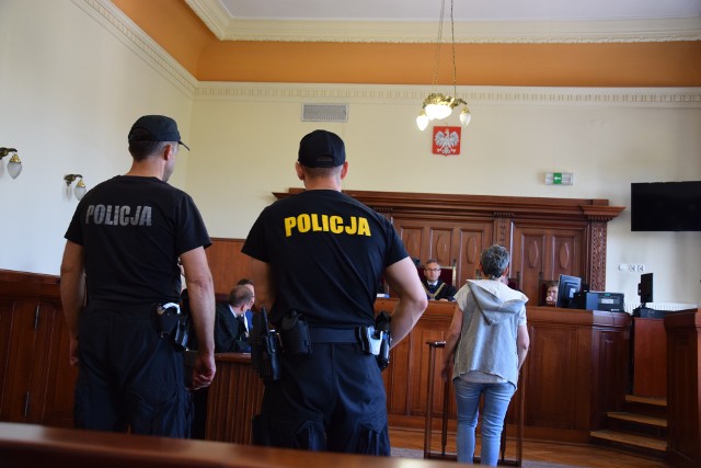 Sąd Okręgowy z trudem przesłuchał mieszkańców kamienicy socjalnej w Prudniku, gdzie spłonęły żywcem dwie kobiety.