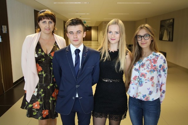 Łukasz Woś, Paulina Dyk i Patrycja Gołębiowska były na wymianie na Ukrainie. Opiekunem grupy  była pani Ewa Stachura.
