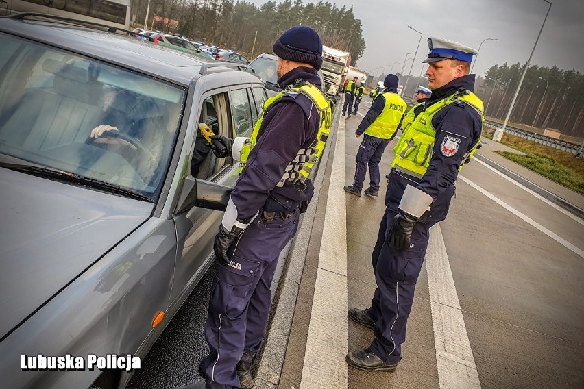 Gorzowskich policjantów drogówki w działaniach wspierali...