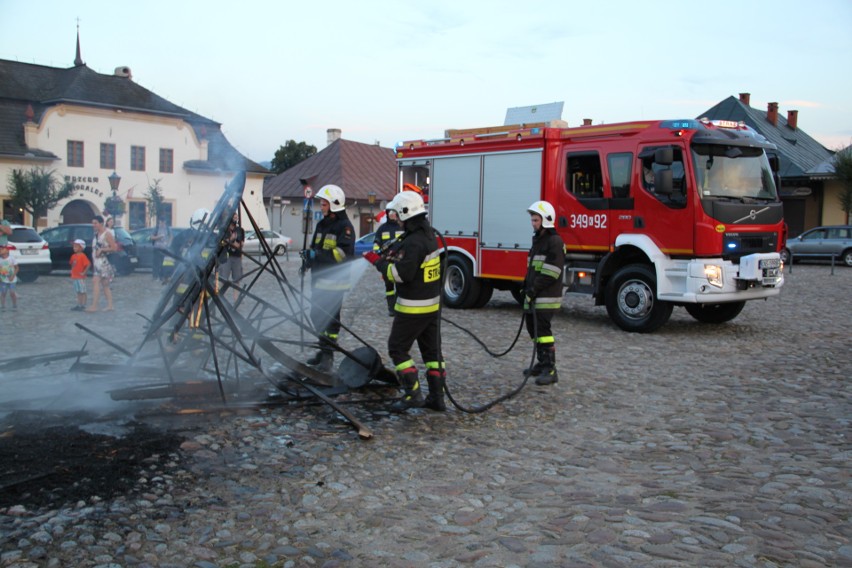 Stary Sącz. 13. edycja Międzynarodowego Pleneru Malarskiego i happening na płycie rynku [ZDJĘCIA]