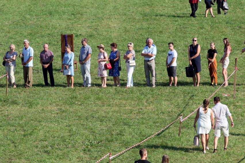 Odpust w Wąwolnicy. Tłumy wiernych zjechały do sanktuarium Matki Bożej Kębelskiej. Zobacz zdjęcia