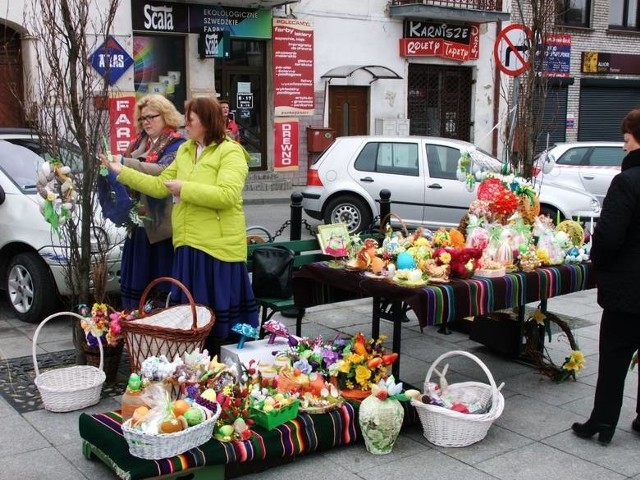 Na jarmarku w Iłży można kupić świąteczne ozdoby.