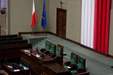 PiS na czele, sześć partii w Sejmie. Nowy sondaż