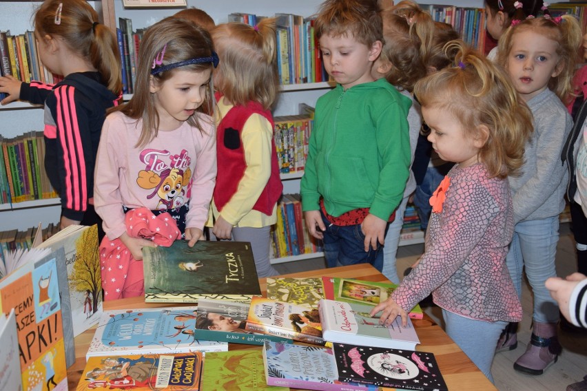 Dla maluchów i dorosłych radziejowska biblioteka szykuje dwa ciekawe konkursy. Obiecuje nagrody!