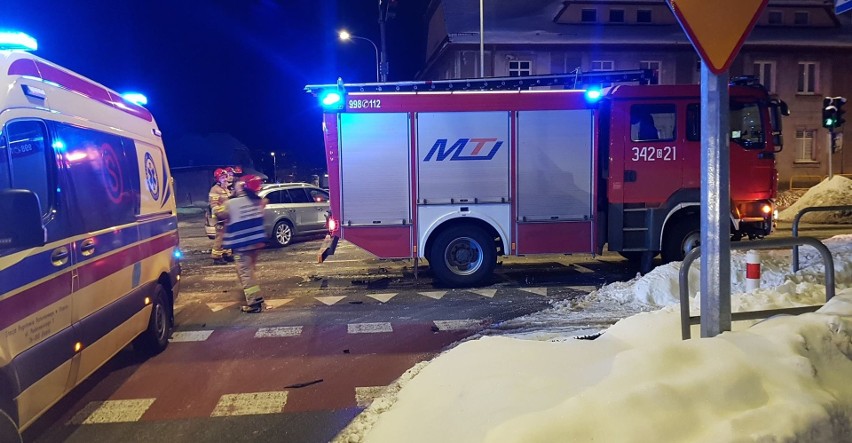 Zderzenie wozu strażackiego i osobówki w Słupsku (ZDJĘCIA)