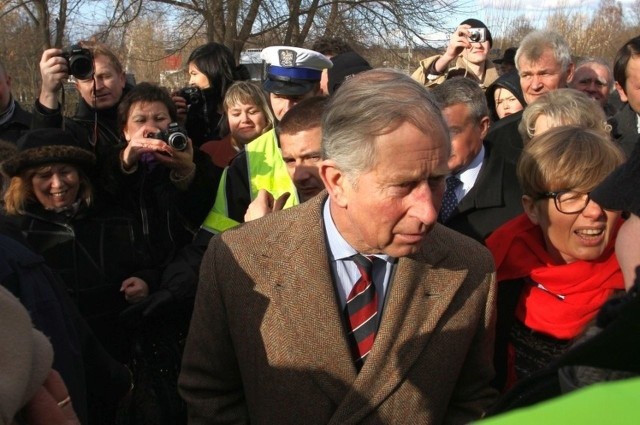 W 2010 roku król Karol III był między innymi w Hajnówce i Kruszynianach