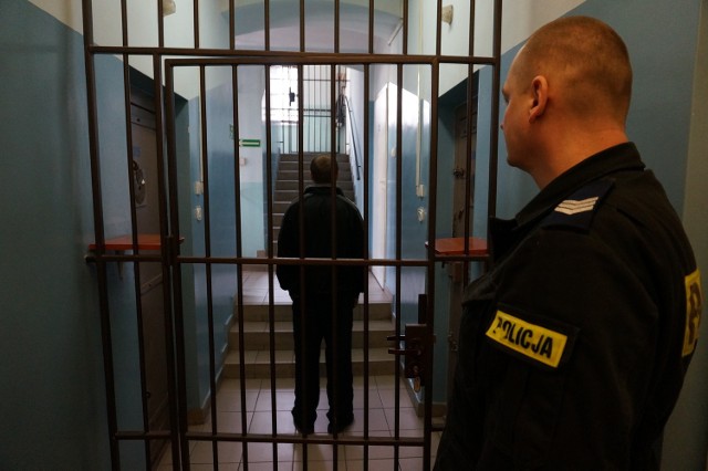 Policja podejrzewa 26-latka ze Skoczowa o trzy włamania.