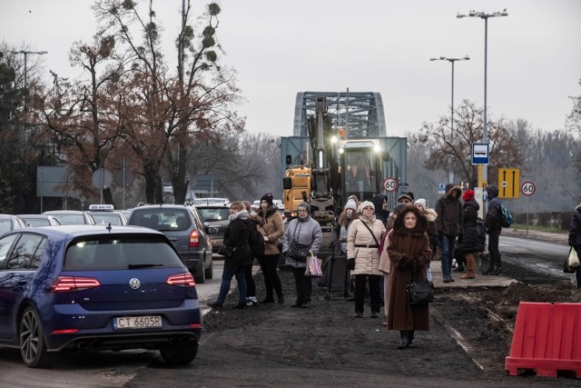 Szykuje się ekstremalnie trudny rok dla kierowców w Toruniu. Kilka dni temu początek przebudowy trasy na  pl. Rapackiego sparaliżował komunikacyjnie miasto, gdy ruszy remont mostu może być jeszcze gorzej. 