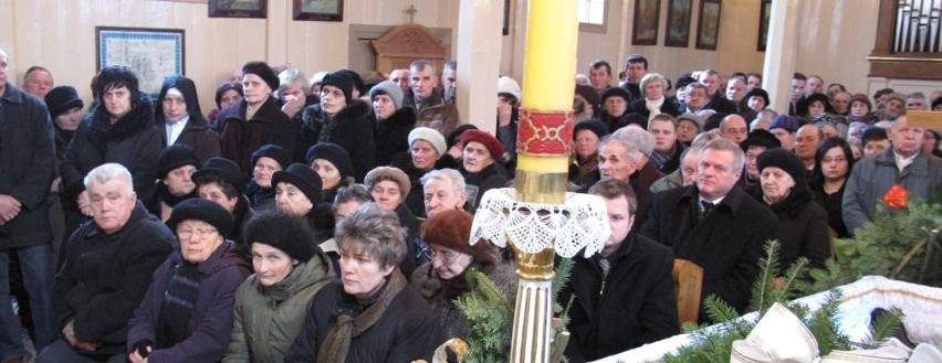 Ostatnia droga księdza Tadeusza Krakówko. Towarzyszyły mu tysiące wiernych (zdjęcia z pogrzebu)