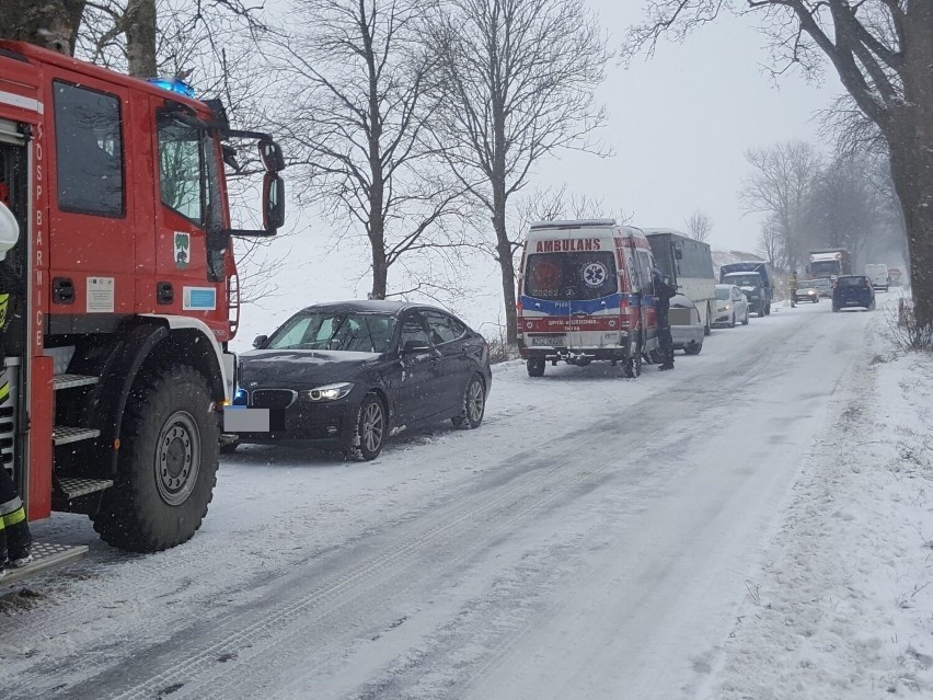 Do groźnego zdarzenia doszło w piątek na drodze koło Barwic.
