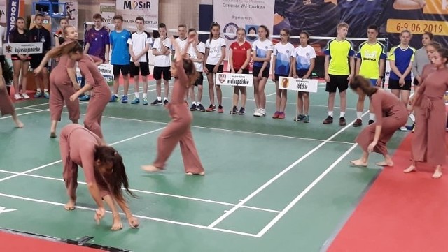 Otwarcie mistrzostw Polski młodzików w badmintonie w Mysłowicach
