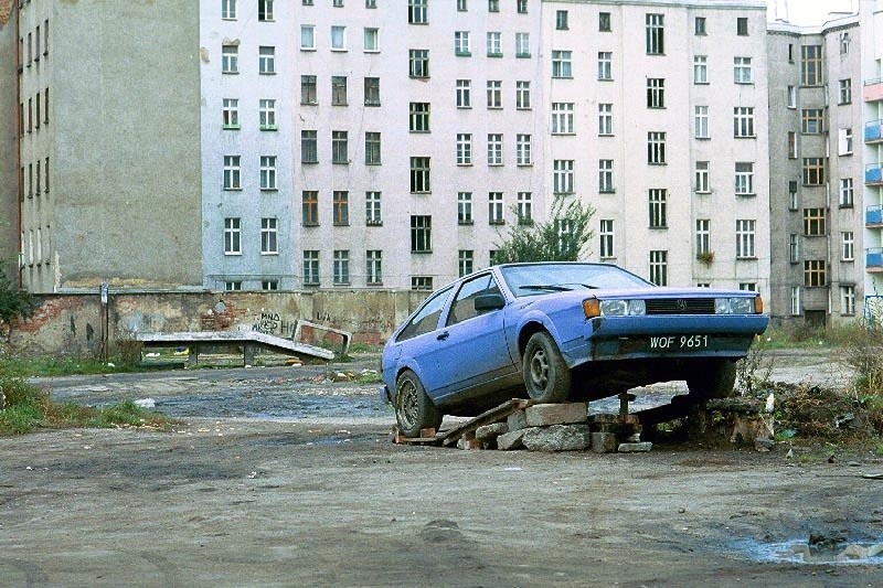 Wrocław z roku 2000 nie wydaje się wcale aż tak odległy,...