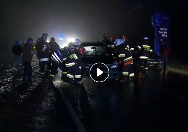 Wypadek w Łękawce. Zderzyło się sześć samochodów.