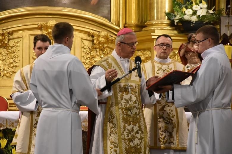 Biskup Jan Piotrowski z dniem 1 czerwca odwołał dyspensę od obowiązku udziału we mszy świętej w niedzielę i święta nakazane [ZDJĘCIA]