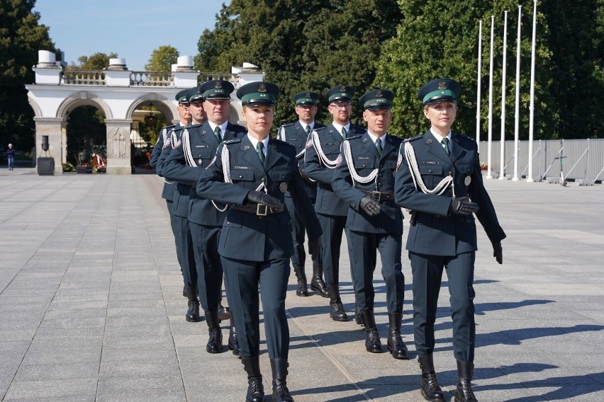 Podlaska KAS poszukuje funkcjonariuszy do Służby Celno-Skarbowej. Zarobki na początek prawie 3,9 tys. brutto