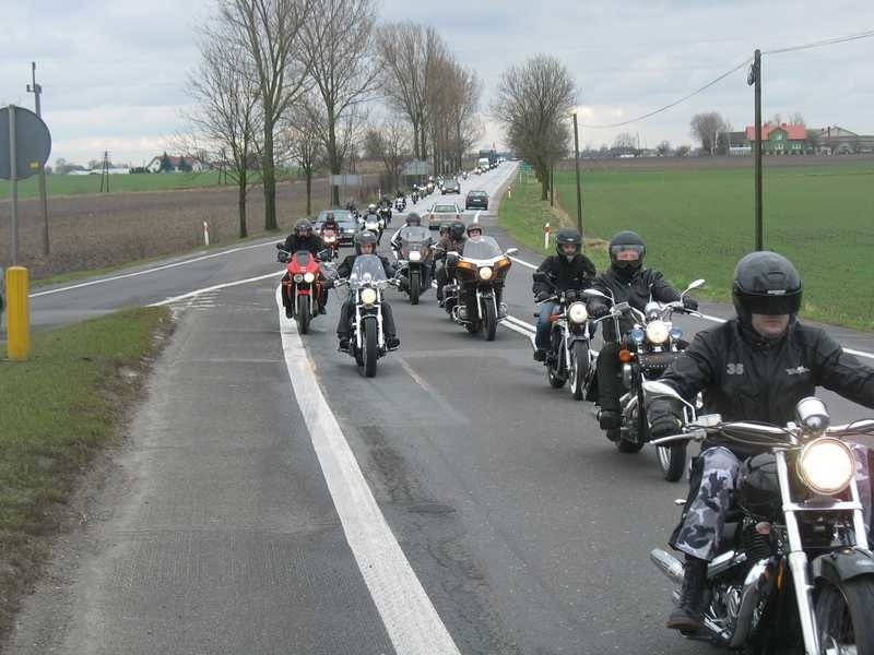 Motocykliści w Głuchowie