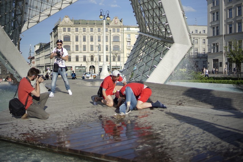 Studenci przejęli władzę w mieście. Zabawa trwa