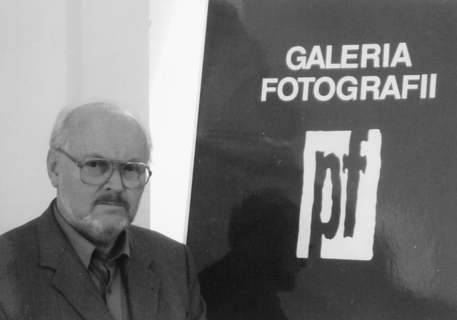 Marian Kucharski był fotoreporterem jak i fotografikiem. Jego prace były prezentowane na ponad 200 wystawach