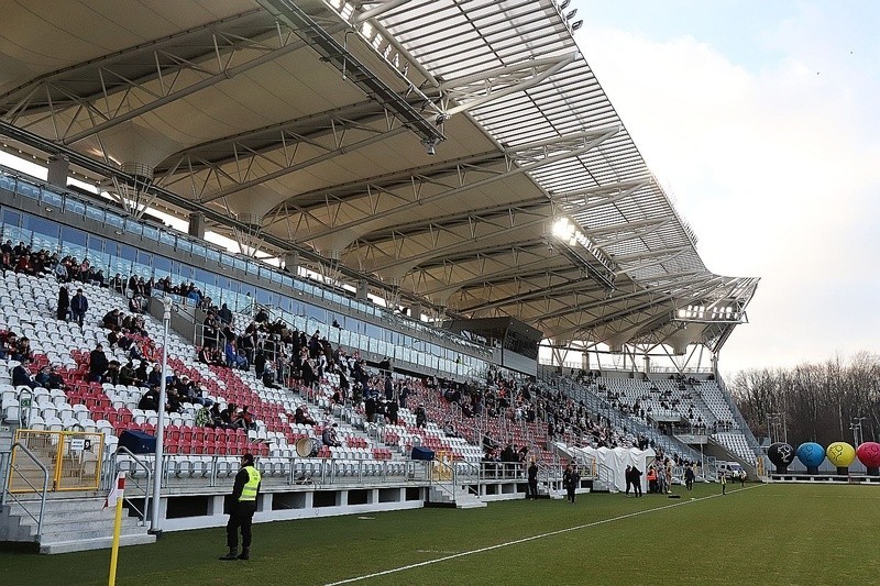 Piłkarska piersza liga. Tylko garstka kibiców Warty w Łodzi