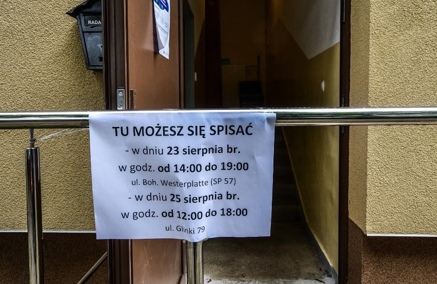 Dzwoniący rachmistrz powinien podać nam m.in. imię i...