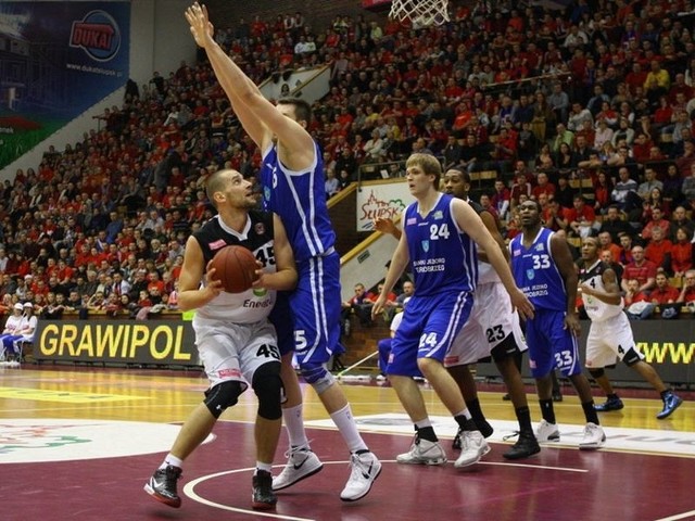 W meczu Tauron Basket Ligi koszykarze Energi Czarnych Słupsk pokonali Siarkę Tarnobrzeg 103:75.