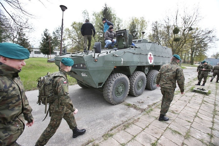 Strzelali do terrorystów i odbijali zakładników. Ćwiczenia obrony cywilnej na WSOWL 