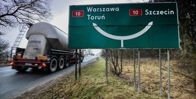 Trwają intensywne przygotowania do budowy drogi S10 z Torunia do Bydgoszczy. Jak będzie przebiegała? SZCZEGÓŁY NA KOLEJNYCH STRONACH >>>>tekst: Waldemar PiórkowskiZobacz też: https://nowosci.com.pl/czy-jedzenie-w-szpitalu-w-toruniu-jest-smaczne-dyrekcja-twierdzi-ze-tak/ar/13906472#torunNowosciTorun