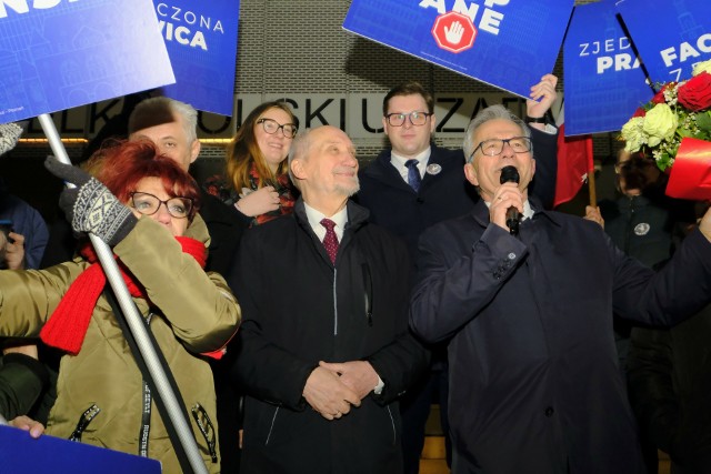 Manifestanci sprzeciwili się polityce obecnego prezydenta Jacka Jaśkowiaka, który przez Zbigniewa Czerwińskiego został nazwany "leniwym". Ponadto sprzeciwiali się "układowi" rządzącemu miastem od 30 lat.