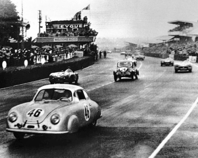 Od 1950 r. samochody Porsche odnoszą zwycięstwa w wyścigach i rajdach. Tu - specjalnie przygotowany egzemplarz modelu 356, który zwyciężył w klasie do 1100 cm sześc. w 24 Heures Le Mans w 1951 r.