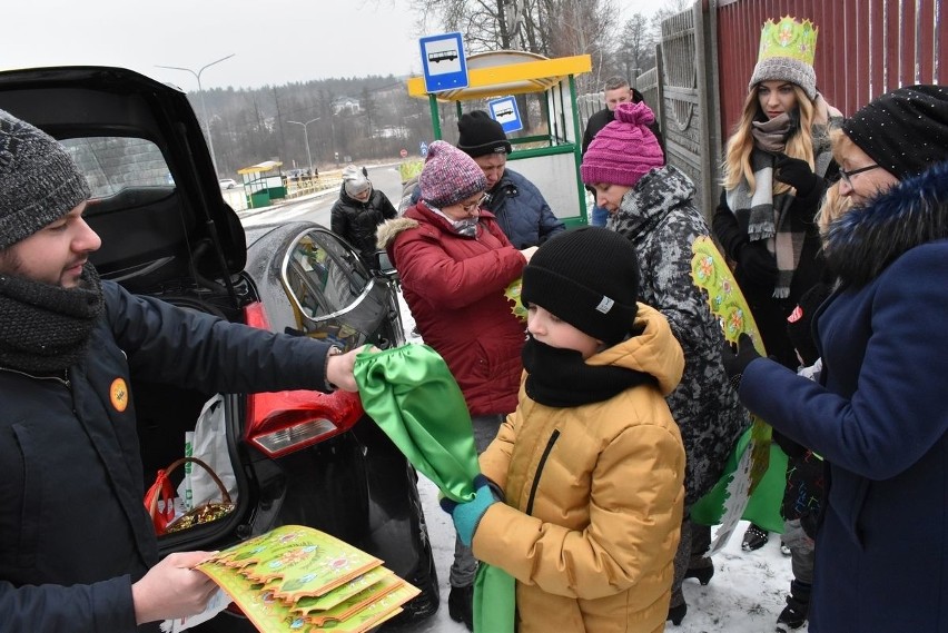 Tłumy wiernych na Orszaku Trzech Króli w Brzezinkach [WIDEO, ZDJĘCIA]