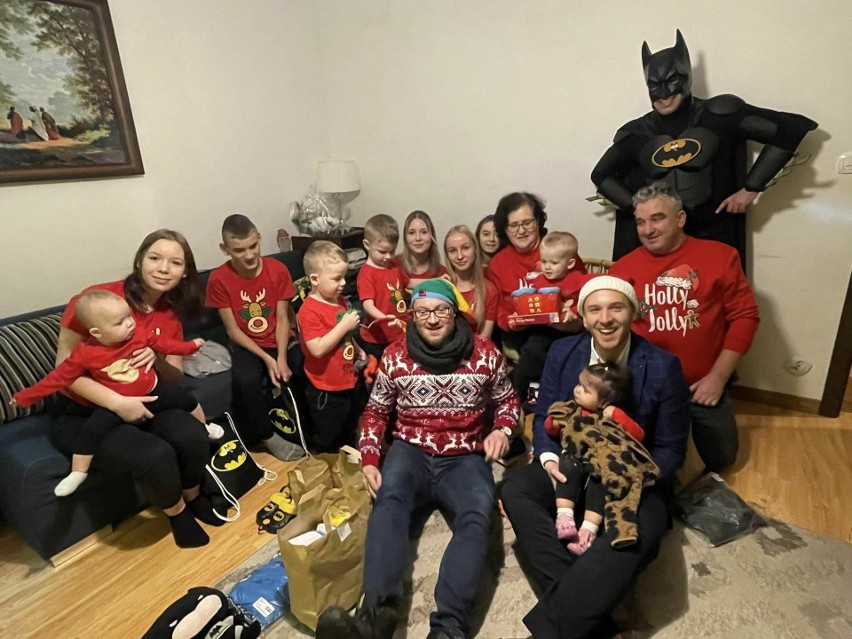 Akcja Szalonego Batmana zakończona sukcesem! Odwiedził potrzebujące dzieci w Starachowicach i Ostrowcu Świętokrzyskim. Zobaczcie zdjęcia