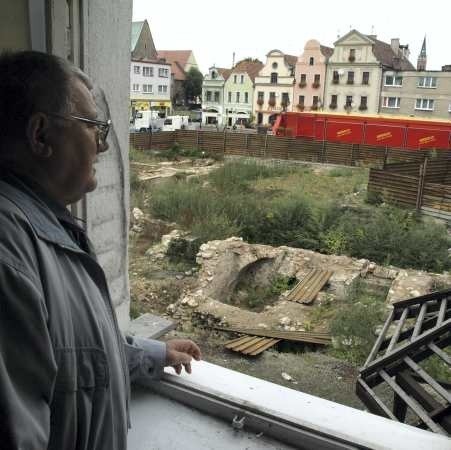 Pan Edward mieszka w Żaganiu od 1952 roku. - Dobrze, że wreszcie coś tu się zacznie dziać, bo tyle gruzu to tutaj nawet po wojnie nie było - mówi.