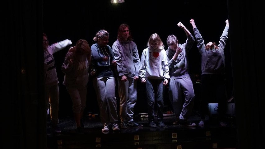 "Podróż - kierunek Teatr" kształci młodych entuzjastów sztuki teatralnej! Kolejny udany spektakl w Zameczku