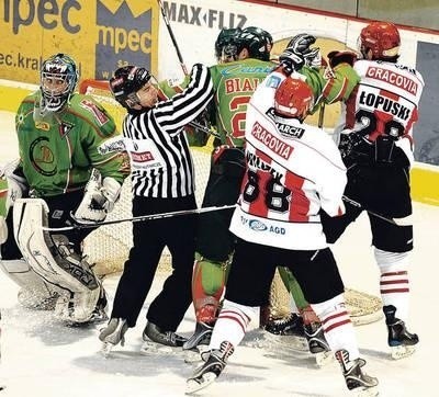 Cracovia - Zagłębie. W pojedynku bokserskim remis, w meczu hokejowym 5-0 Fot. Wacław Klag