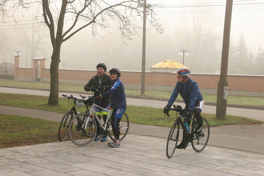 Ostrów. Rajd rowerowy. 103 km na 103. rocznicę odzyskania niepodległości. 11.11.2021 Zdjęcia