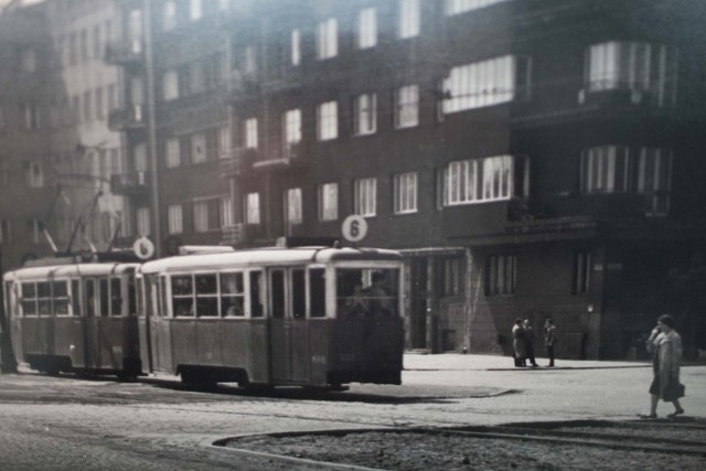 Klub Miłośników Starych Tramwajów ocenia, że zdjęcia wykonano na  przełomie lat 50. i 60.