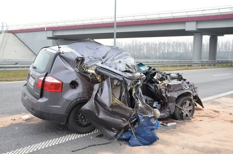 Tragiczny wypadek na autostradzie A2. Dwie osoby zginęły na miejscu
