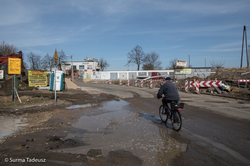 W Stargardzie, na skrzyżowaniu ulic Ceglanej i Węgierskiej, trwa budowa ronda [ZDJĘCIA]