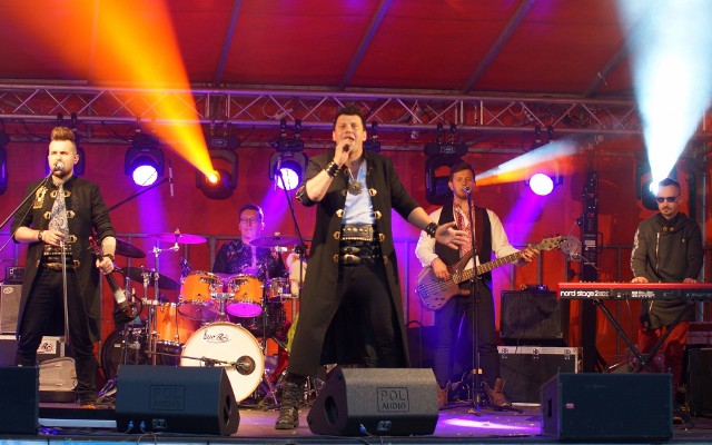 Grupa InoRos w Solcu nad Wisłą wykonała w weekend swoje najbardziej znane utwory i porwała publiczność do tańca.