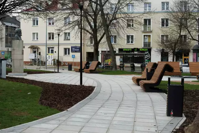 Skwer im. P. Adamowicza w centrum miasta zmienił się po przebudowie.