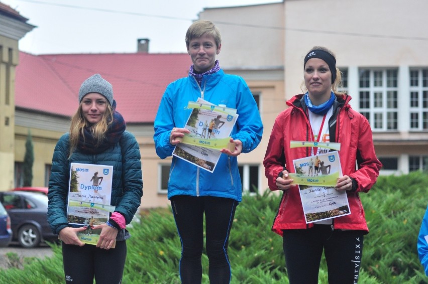 Podium biegu głównego kobiet, od lewej: Daria Mendecka,...