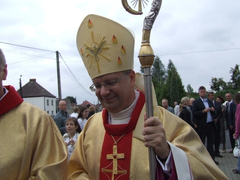 Nowy opolski hierarcha prymicje biskupie świetowal w swojej...