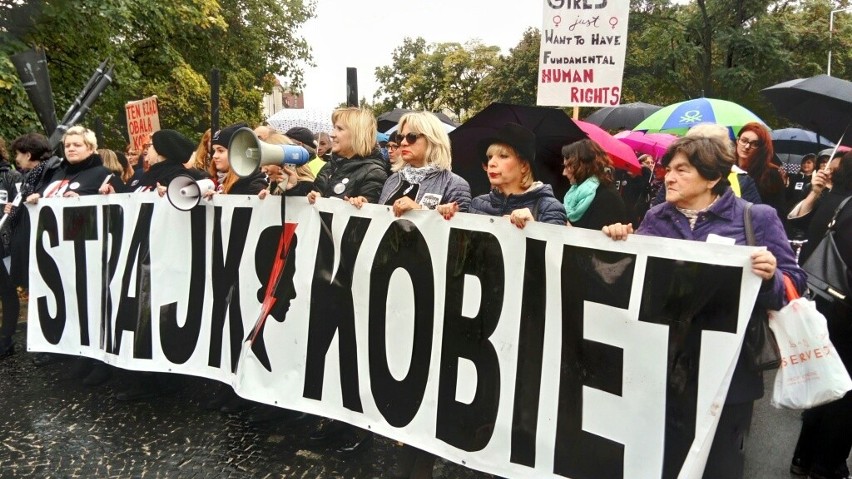 Czarny Wtorek we Wrocławiu. Marsz i protest w Rynku [ZDJĘCIA]