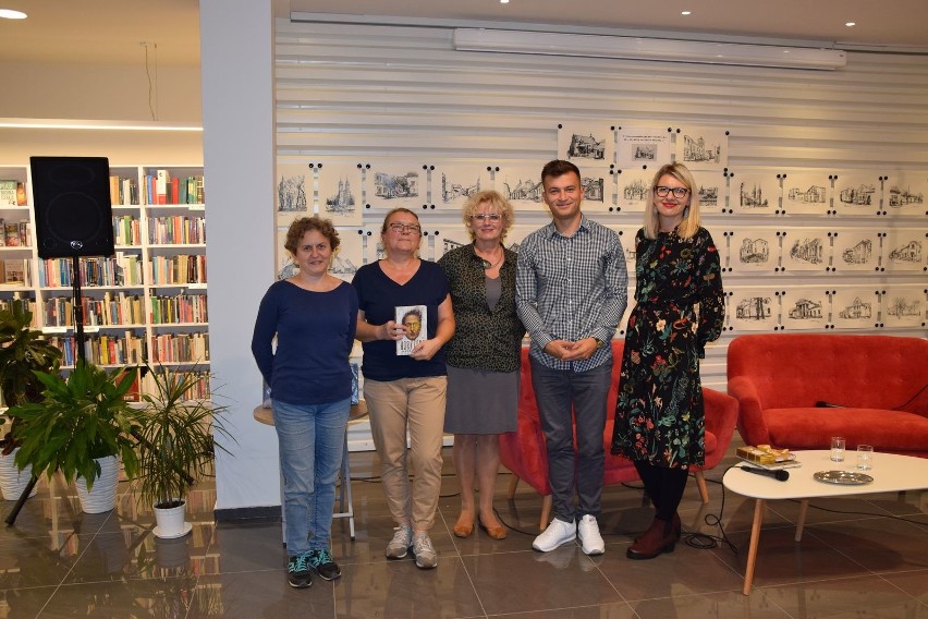 W radziejowskiej bibliotece czytelnicy spotkali się z autorem i tłumaczem Jakubem Małeckim
