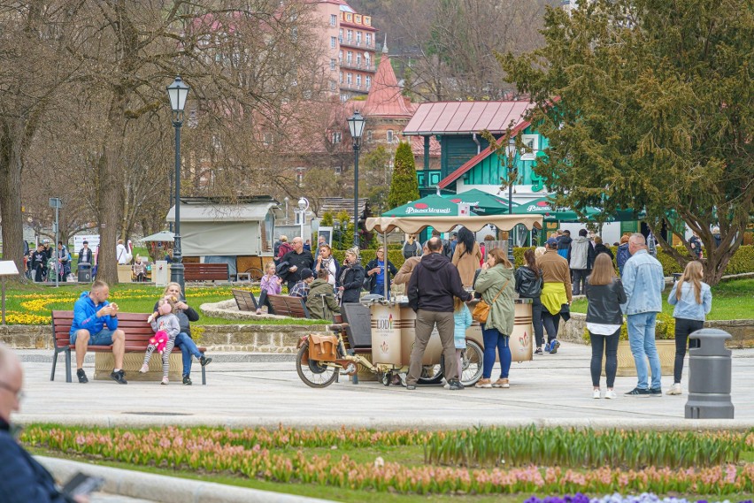 Tłumy turystów w Krynicy - Zdroju