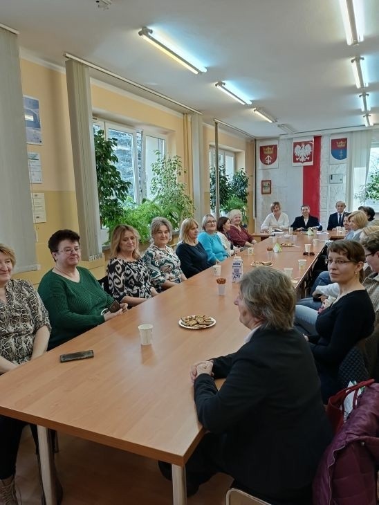 Spotkanie z przedstawicielkami kół gospodyń wiejskich gminy Czarnocin. Była okazja do podziękowań za troskę o lokalną tradycję