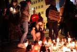 Przed siedzibą PiS przy ul. Młyńskiej w Poznaniu zapalono znicze. To kolejna akcja protestu przeciwko zakazowi aborcji 