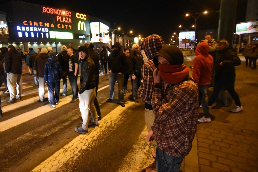 Protest w Sosnowcu po śmierci 23-latka przerodził się w...